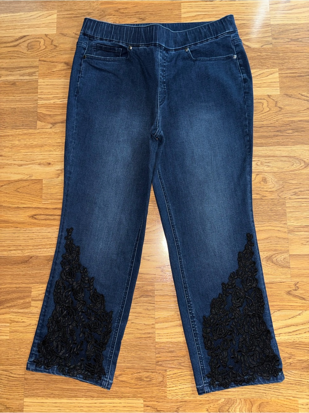 Isaac Mizrahi Live Pull On Straight Leg Jeans Women’s Size 12 Petite Black Lace